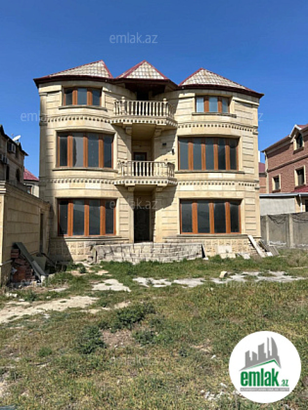 Satılır 5 otaqlı həyət evi 300 m²