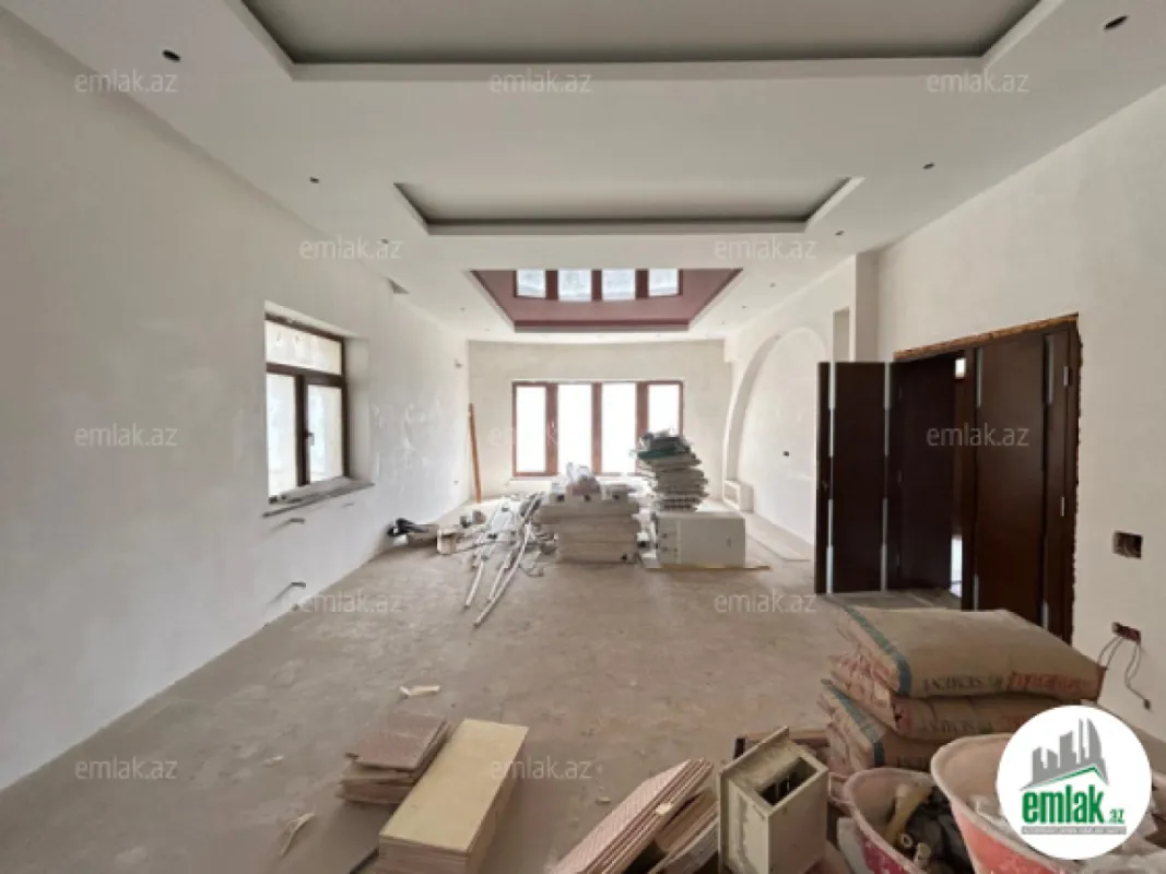 Satılır 5 otaqlı həyət evi 300 m²