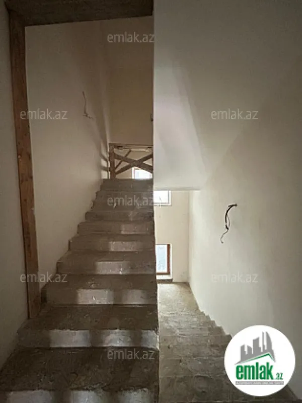 Satılır 5 otaqlı həyət evi 300 m²