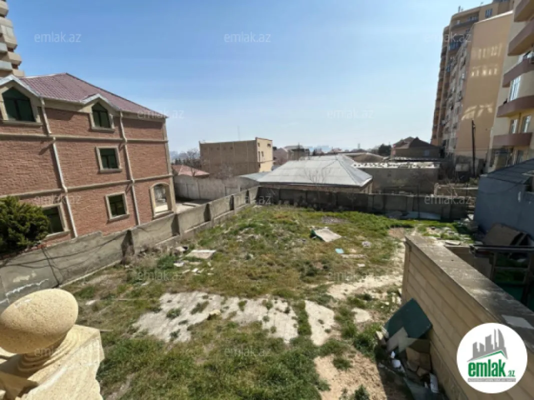 Satılır 5 otaqlı həyət evi 300 m²