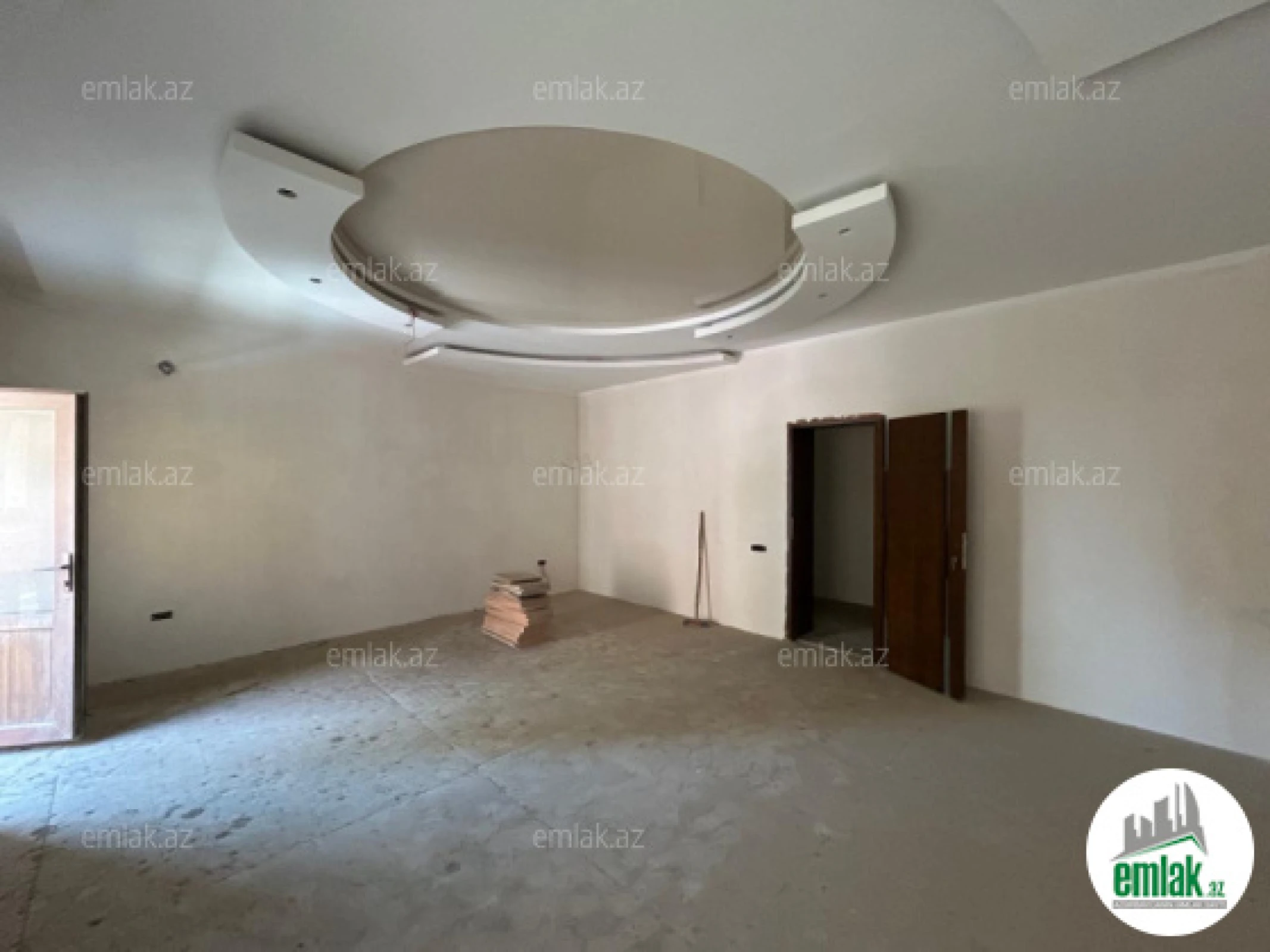 Satılır 5 otaqlı həyət evi 300 m²