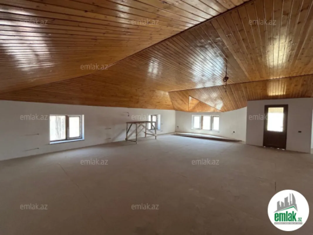 Satılır 5 otaqlı həyət evi 300 m²