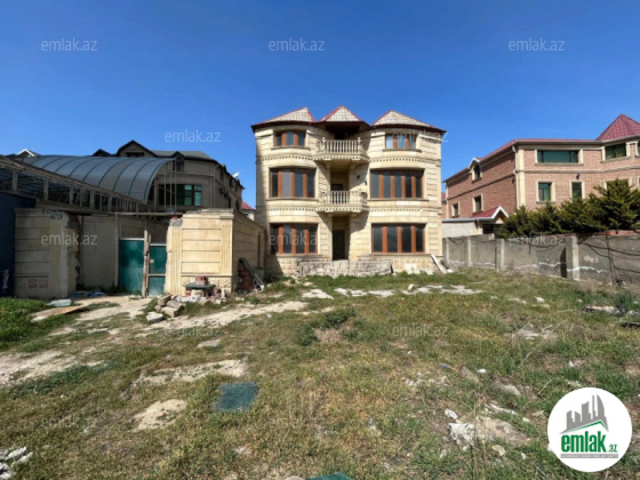 Satılır 5 otaqlı həyət evi 300 m²