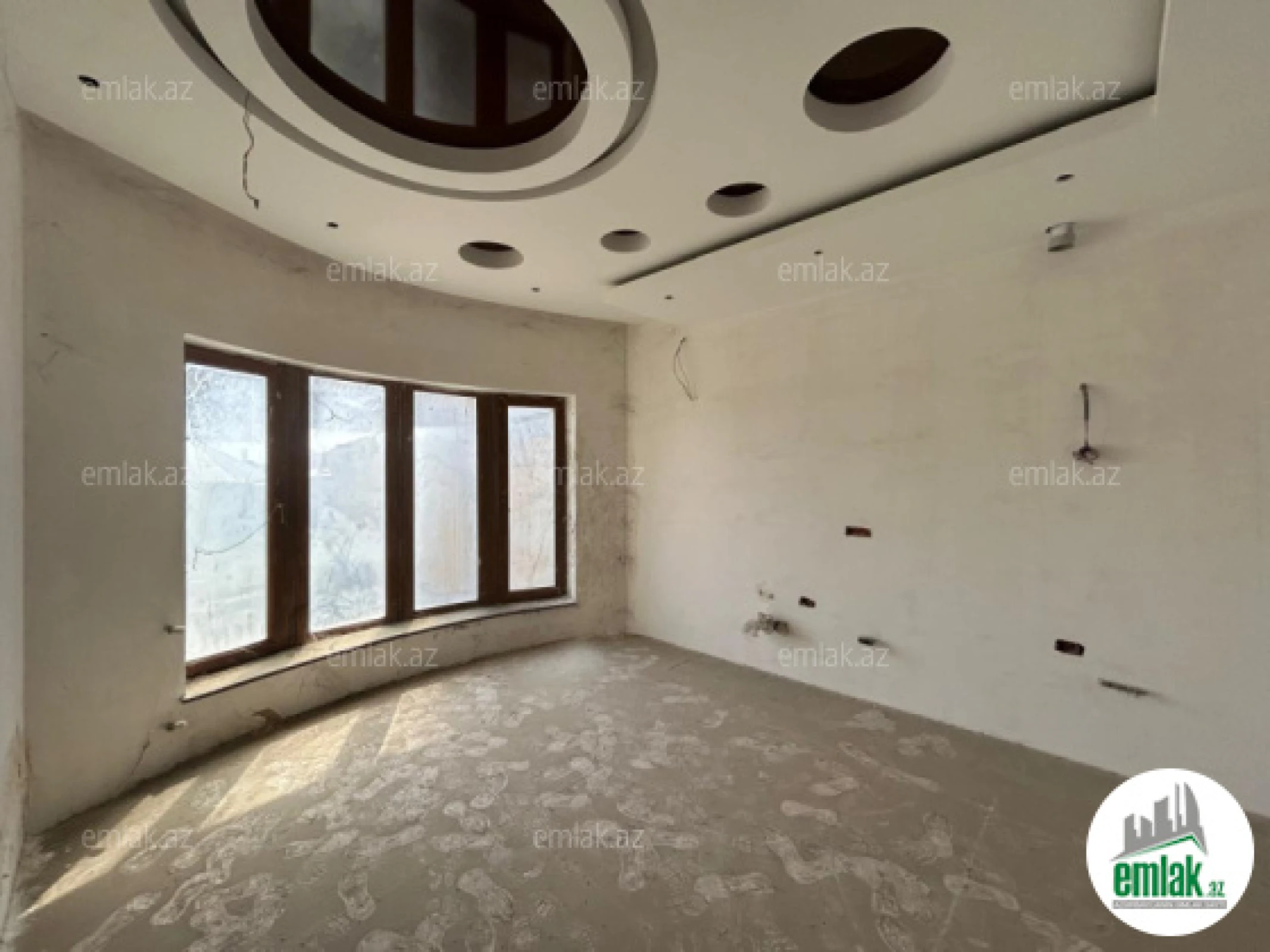 Satılır 5 otaqlı həyət evi 300 m²