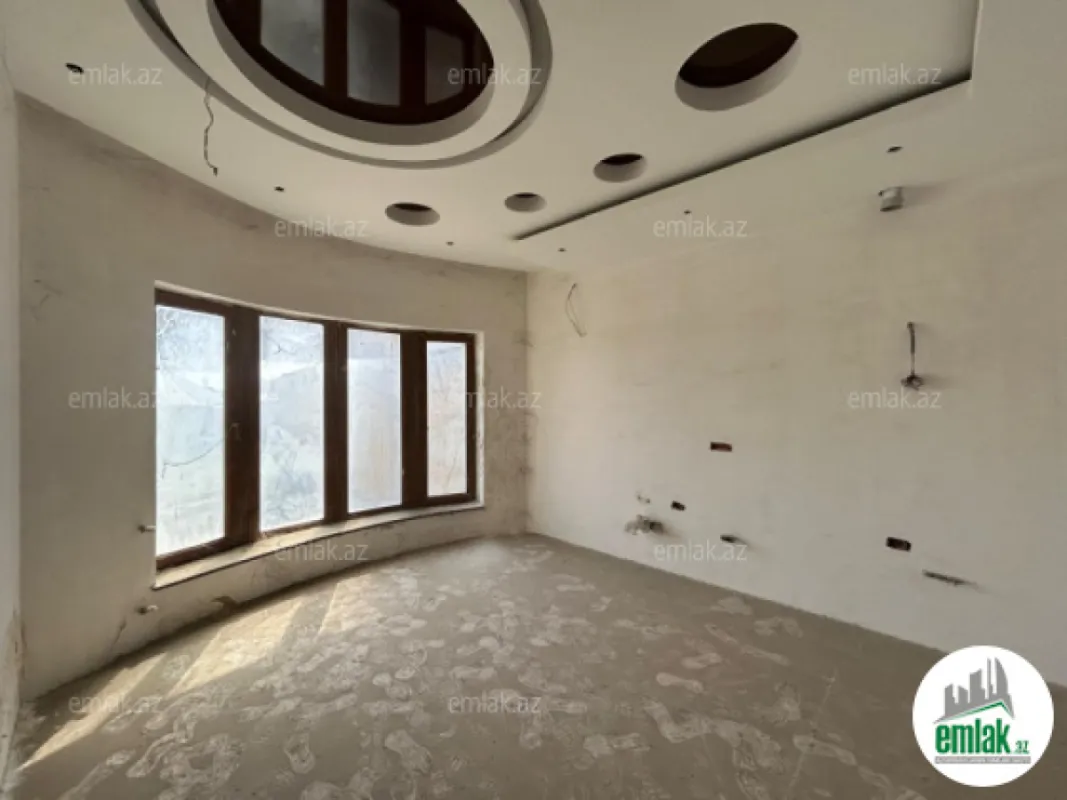 Satılır 5 otaqlı həyət evi 300 m²