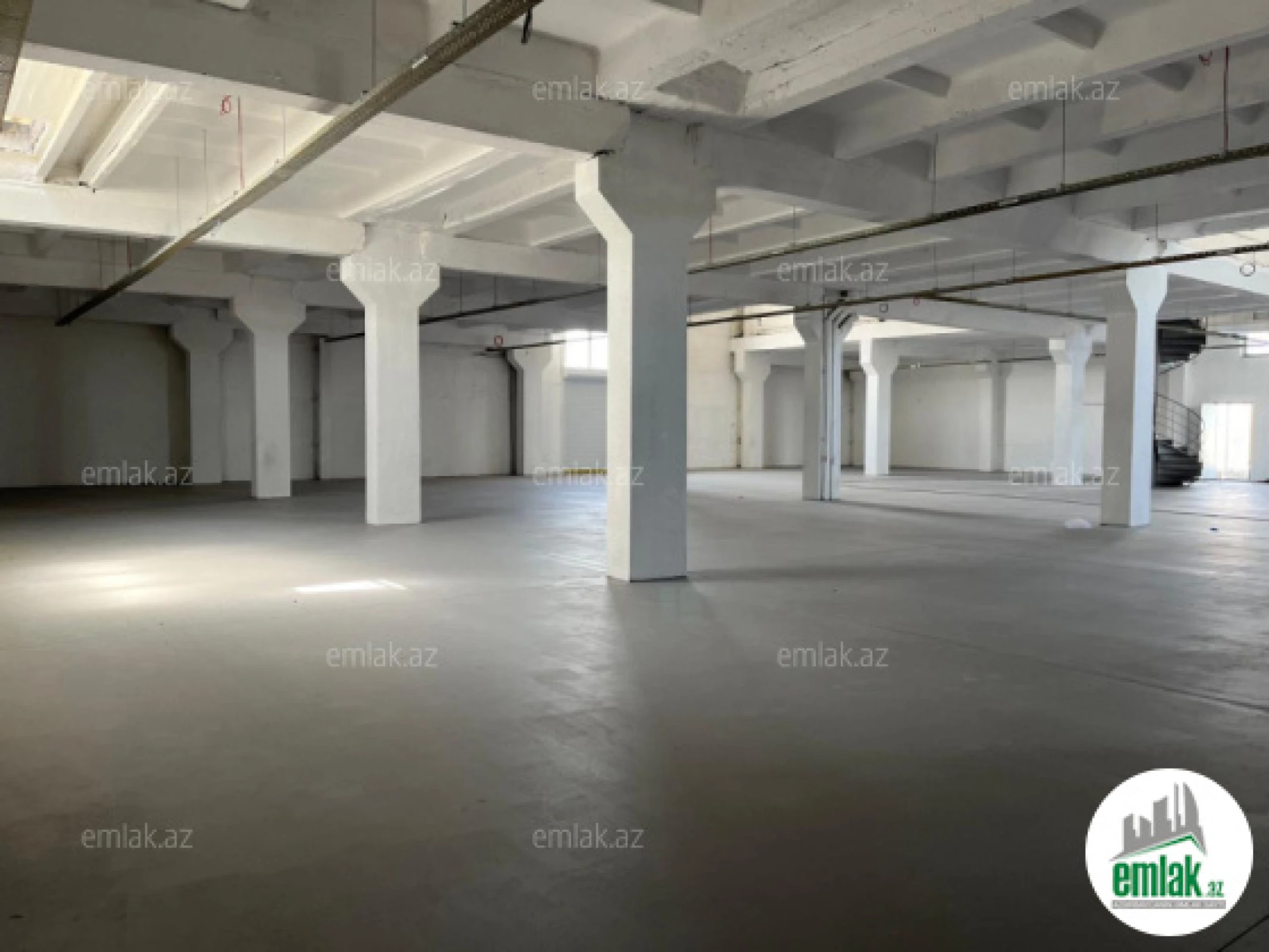 Satılır 3 otaqlı obyekt 1800 m²
