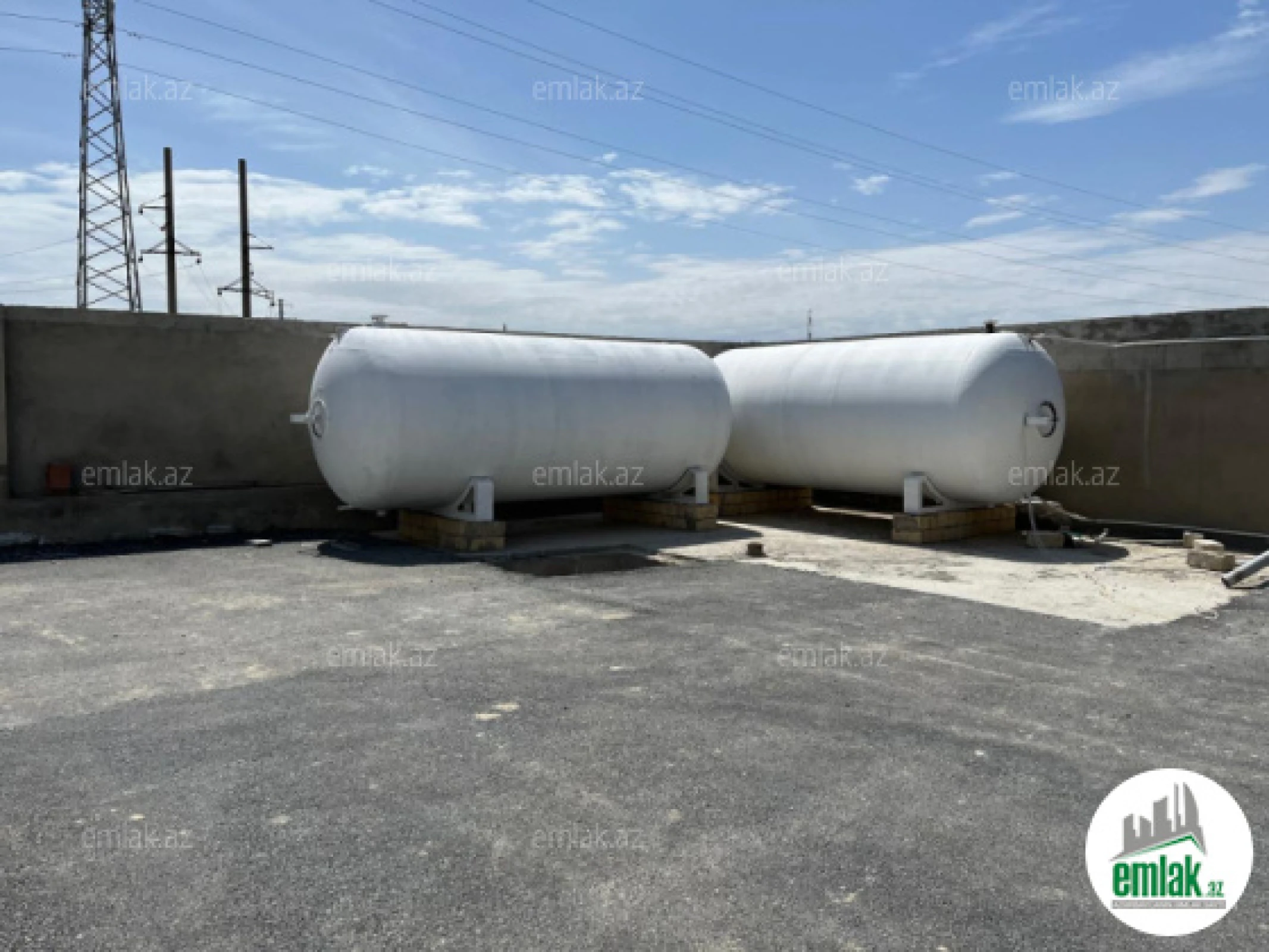 Satılır 3 otaqlı obyekt 1800 m²