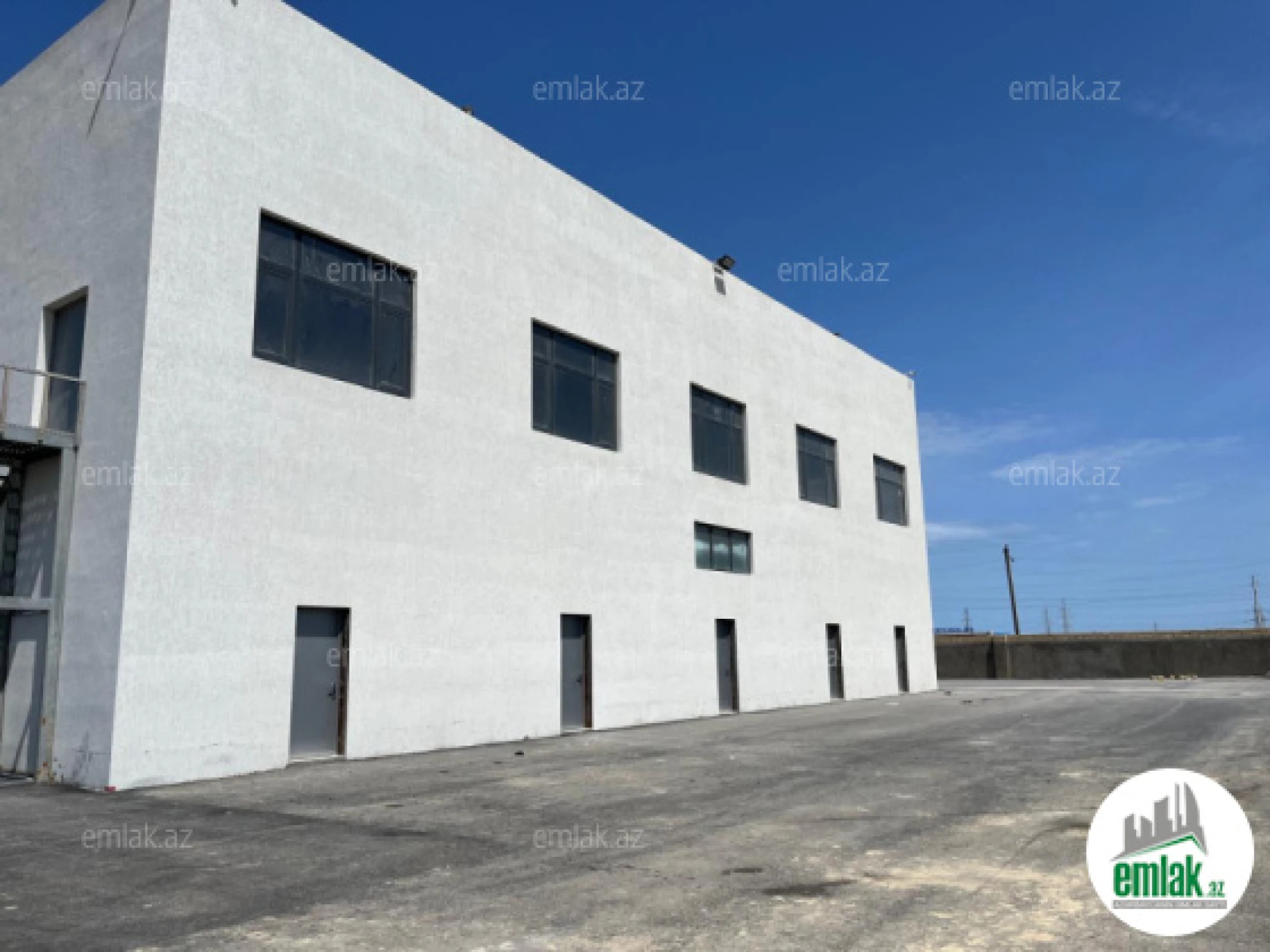 Satılır 3 otaqlı obyekt 1800 m²