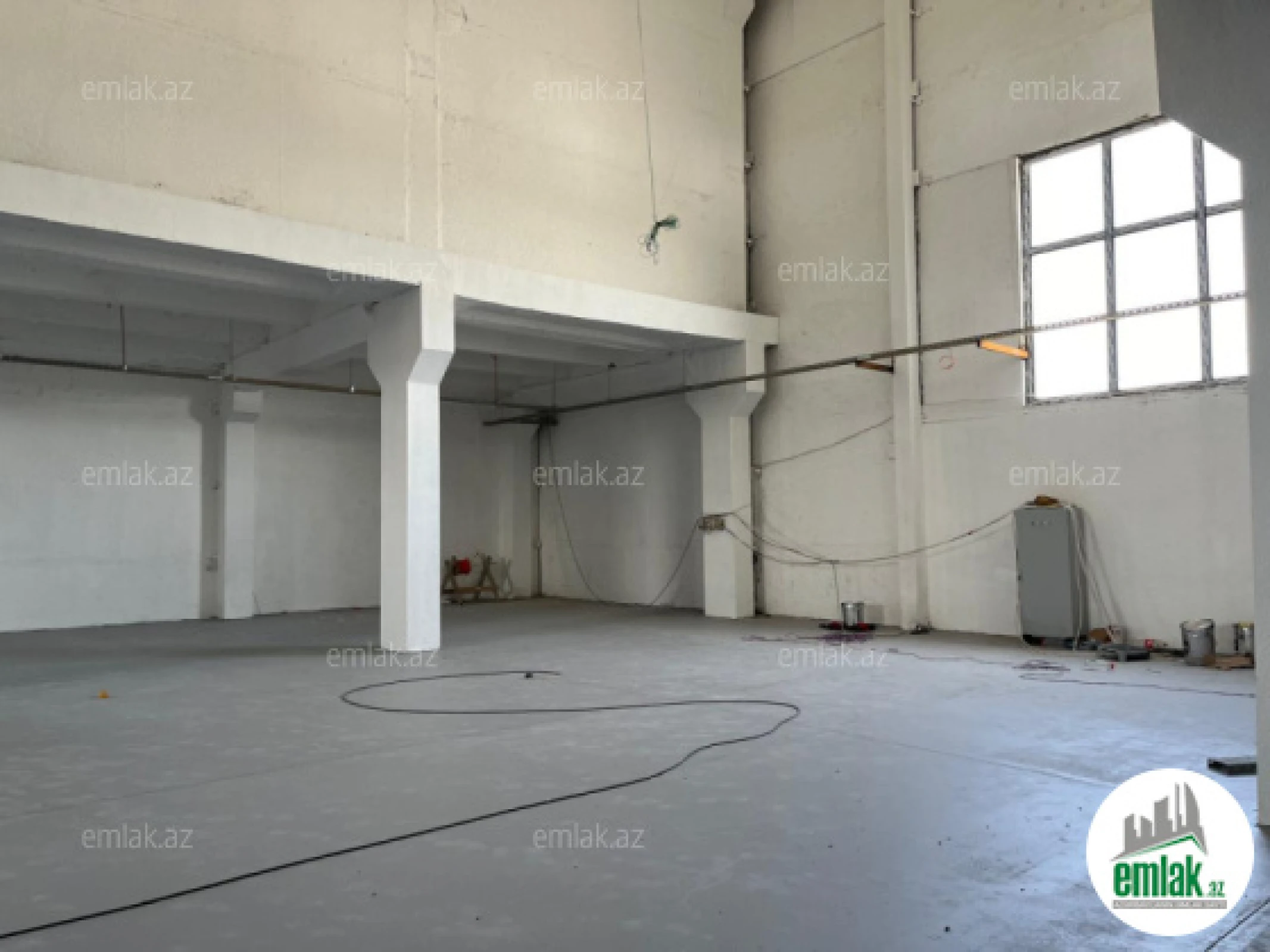 Satılır 3 otaqlı obyekt 1800 m²