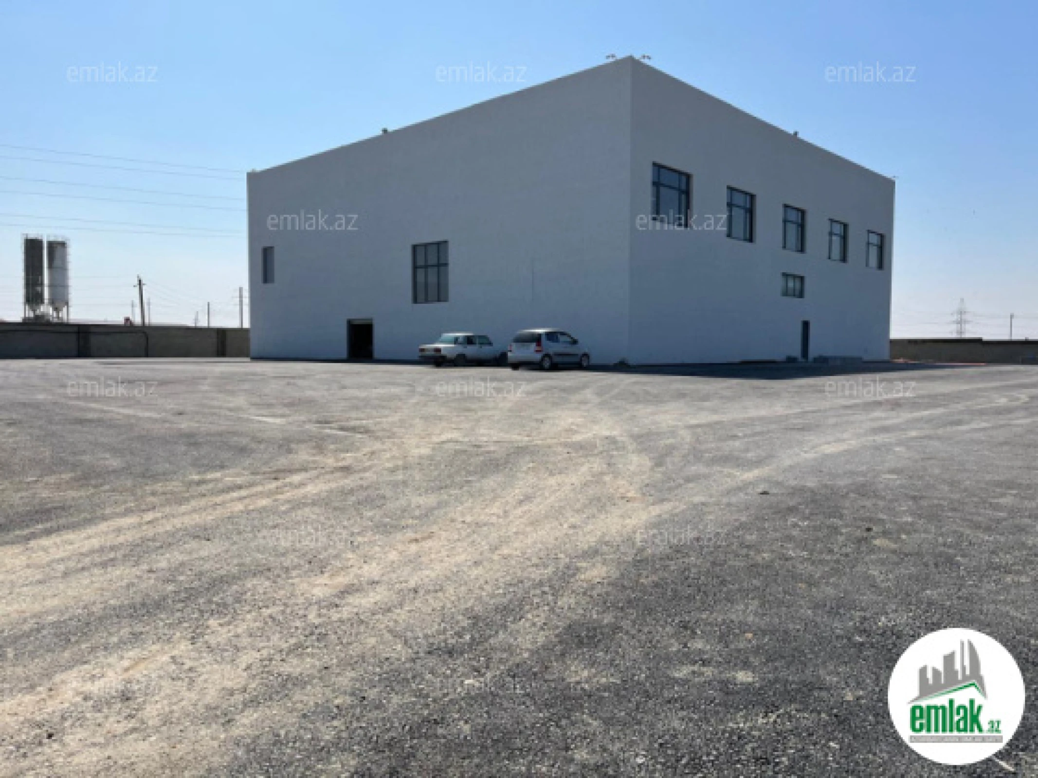 Satılır 3 otaqlı obyekt 1800 m²