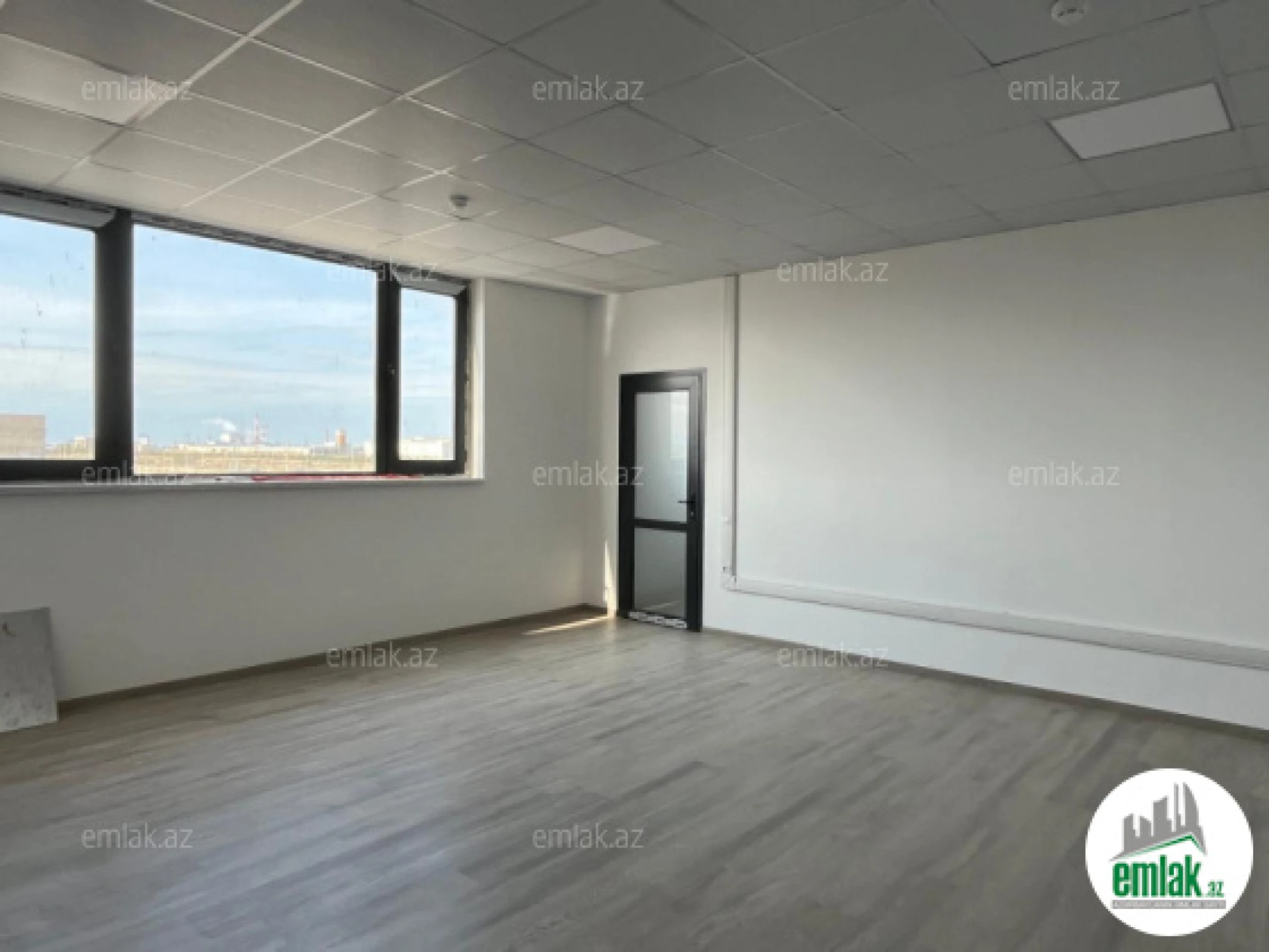 Satılır 3 otaqlı obyekt 1800 m²