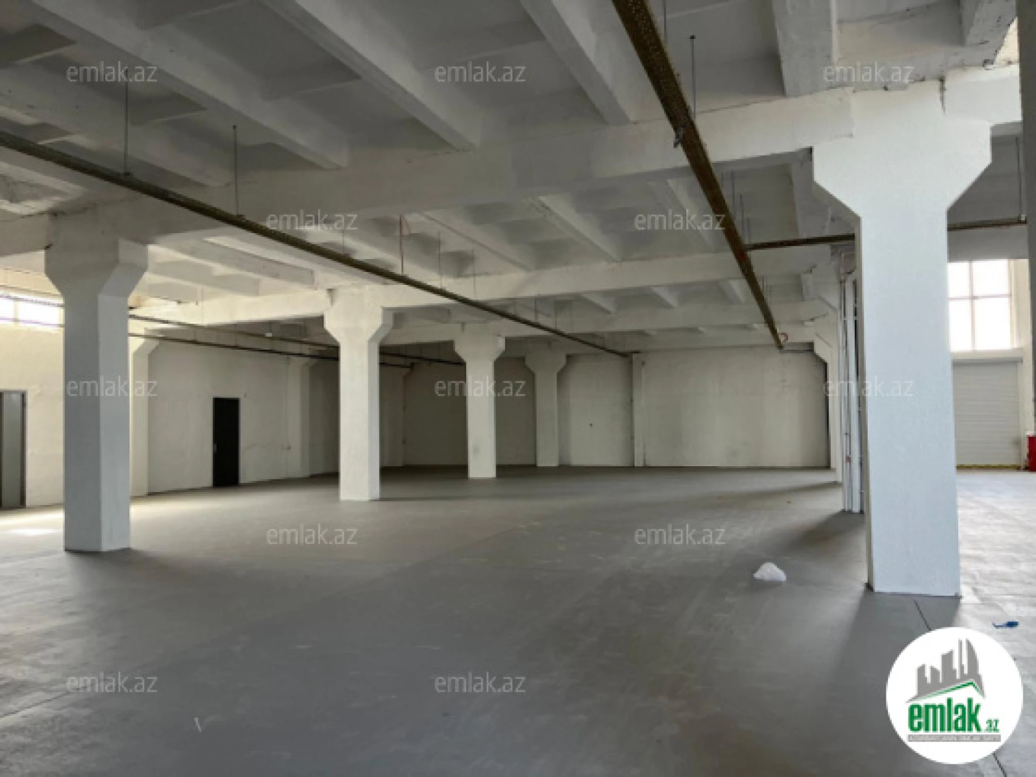 Satılır 3 otaqlı obyekt 1800 m²