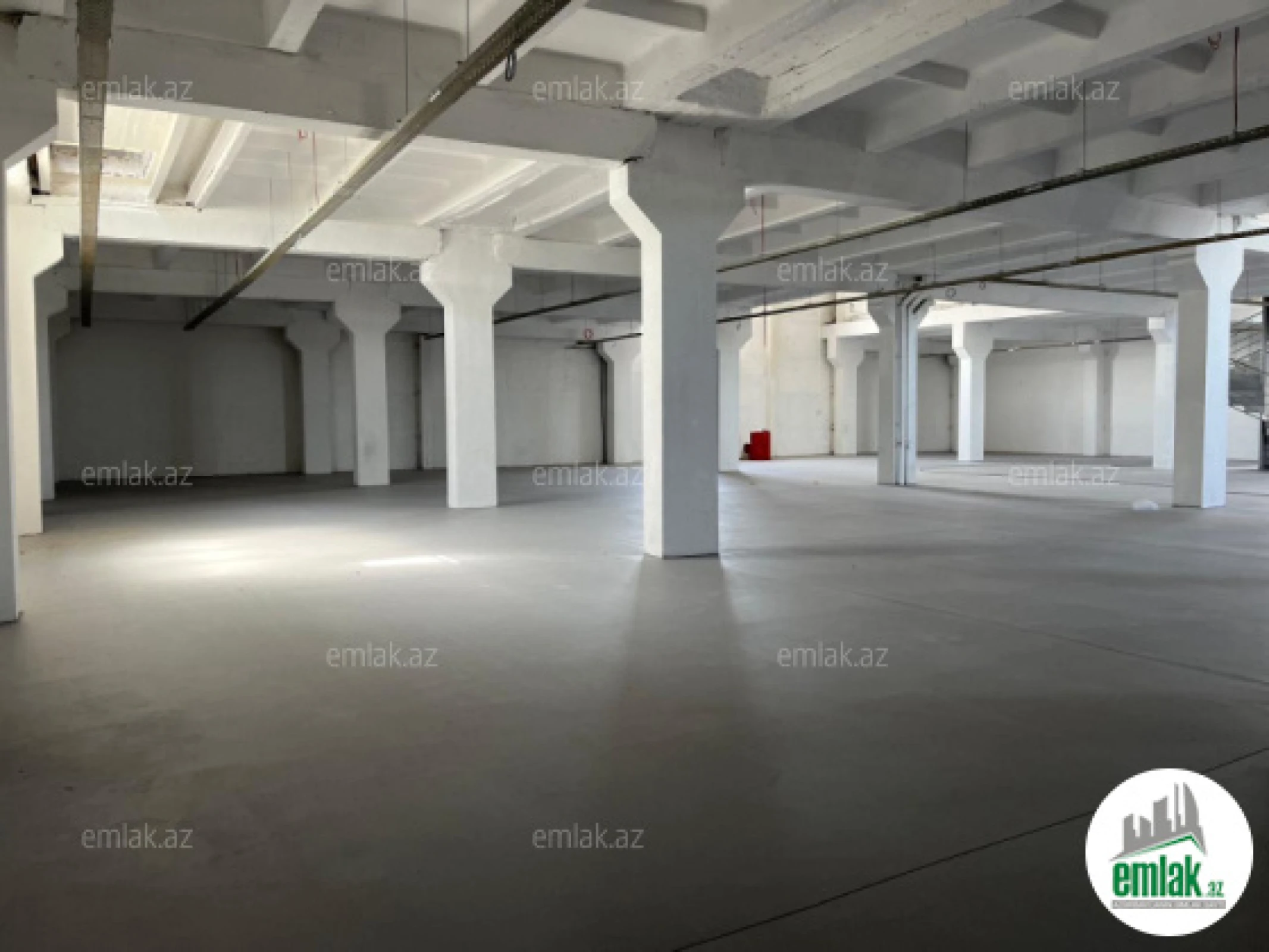 Satılır 3 otaqlı obyekt 1800 m²