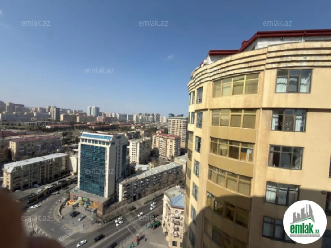 Satılır 4 otaqlı yeni tikili 220 m²