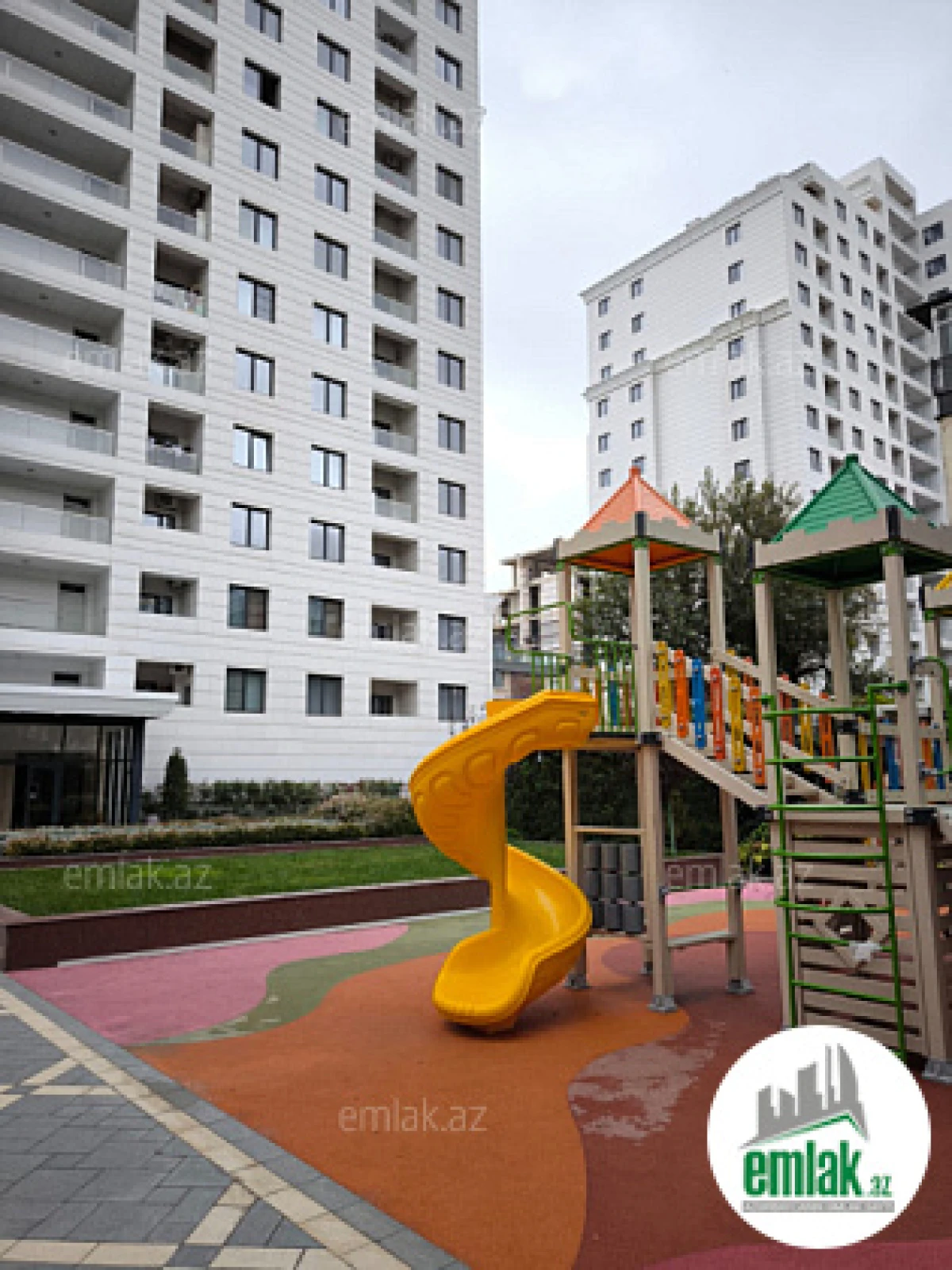 Satılır 2 otaqlı yeni tikili 74 m²