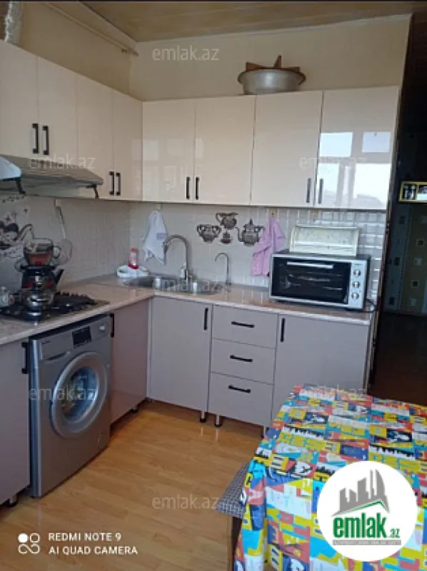 Satılır 3 otaqlı köhnə tikili 80 m²