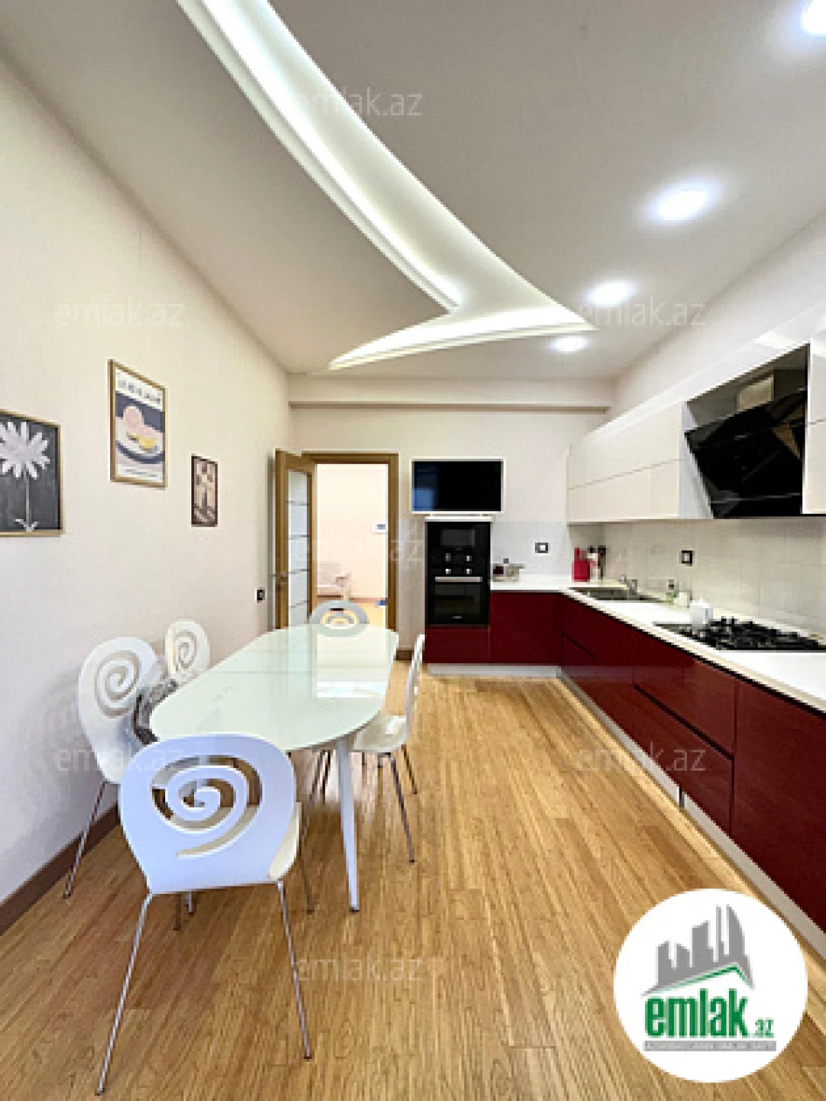 Satılır 4 otaqlı yeni tikili 180 m²