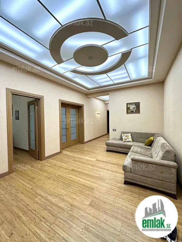 Satılır 4 otaqlı yeni tikili 180 m²