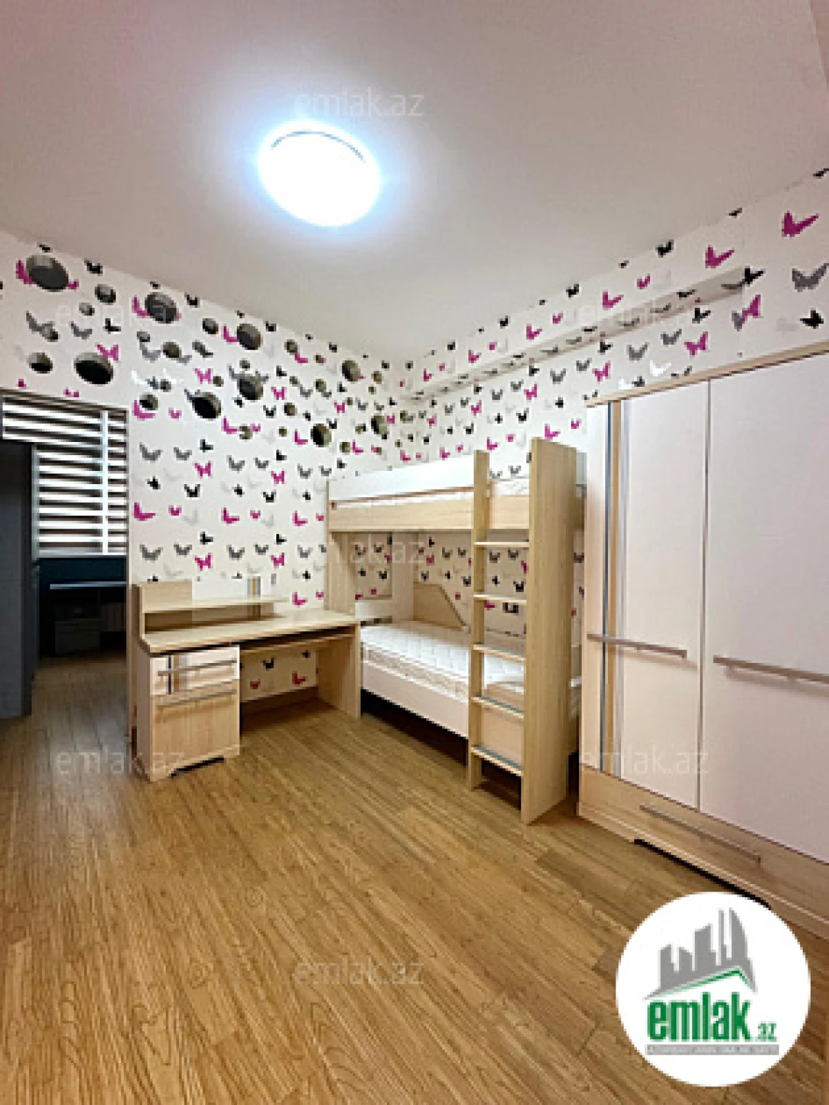 Satılır 4 otaqlı yeni tikili 180 m²