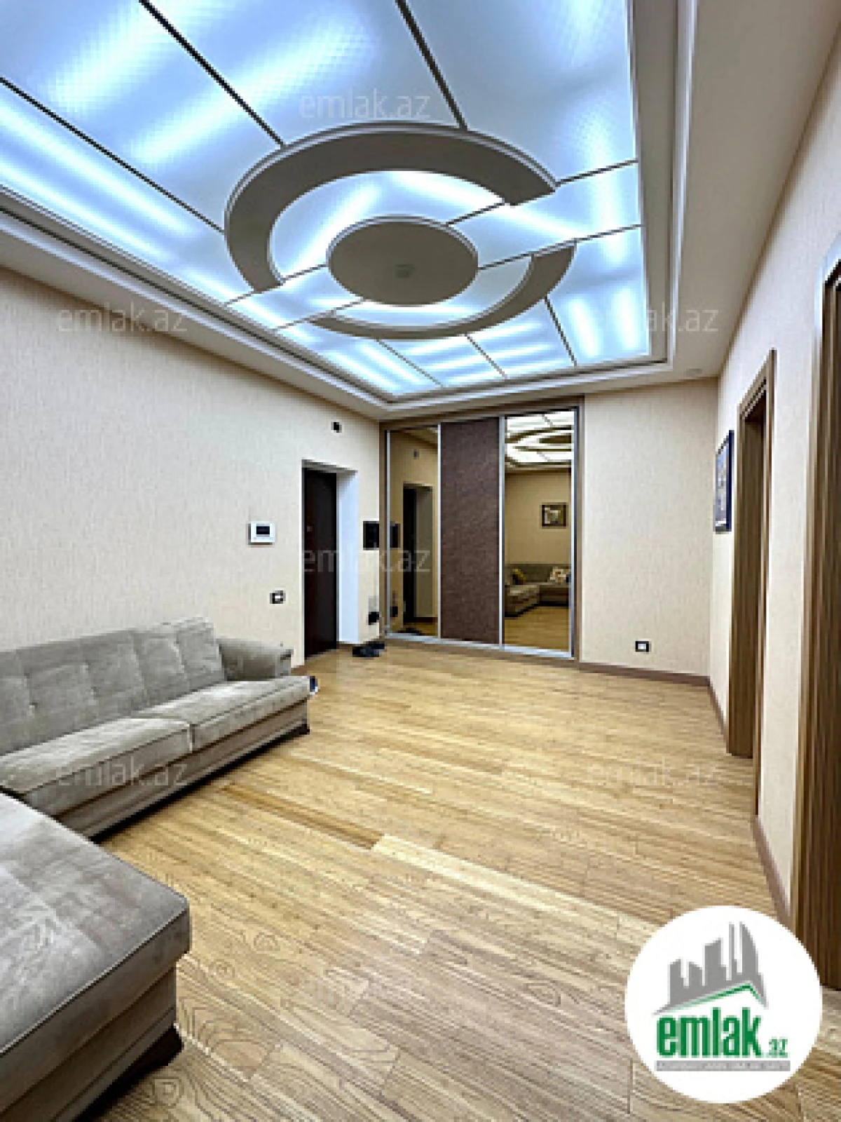 Satılır 4 otaqlı yeni tikili 180 m²