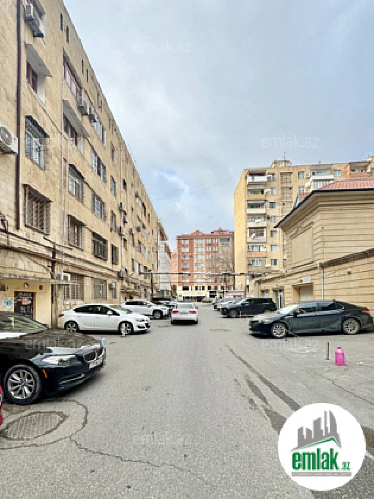 Satılır 2 otaqlı köhnə tikili 90 m²