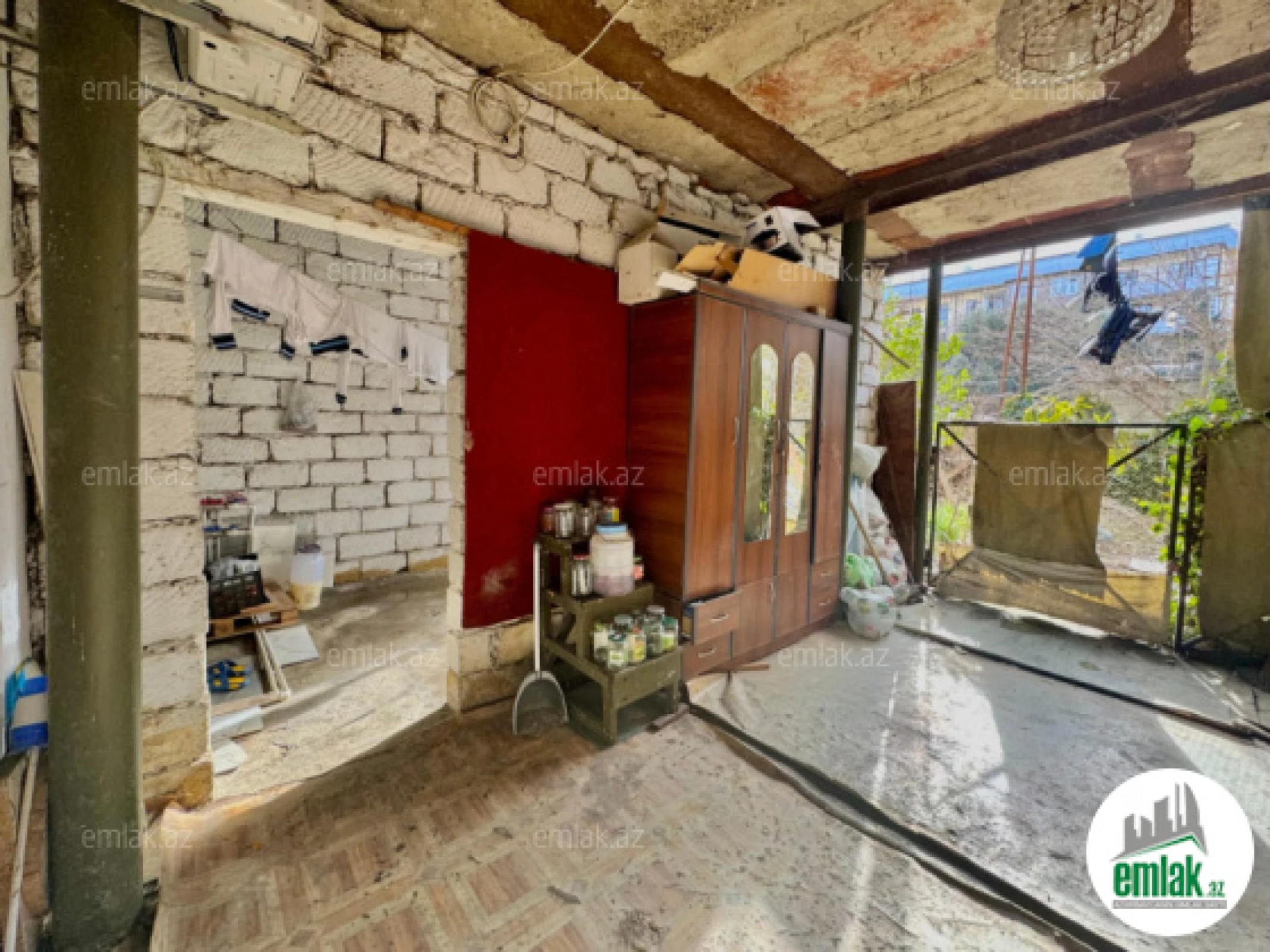 Satılır 2 otaqlı köhnə tikili 90 m²