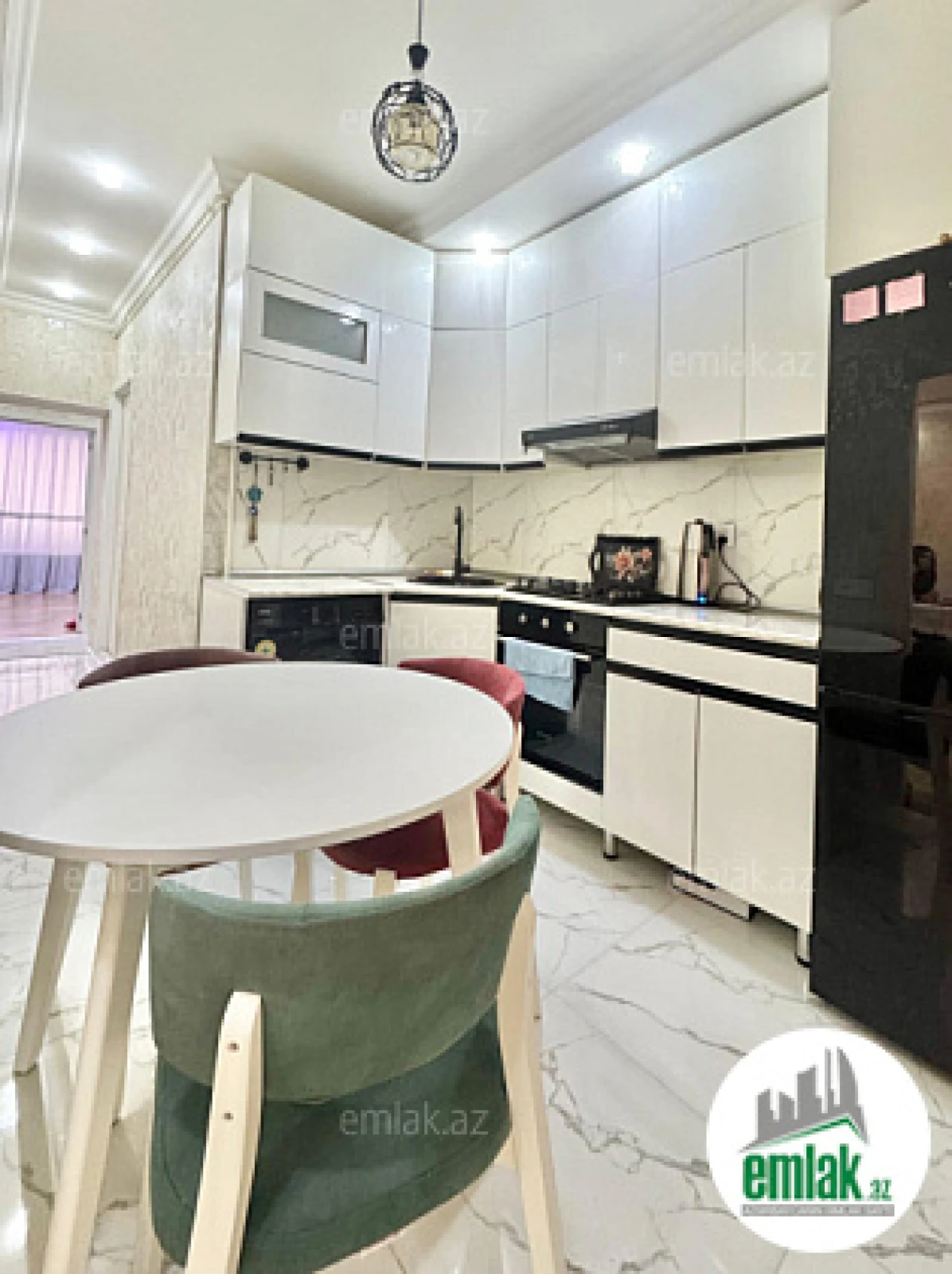 Satılır 2 otaqlı köhnə tikili 90 m²