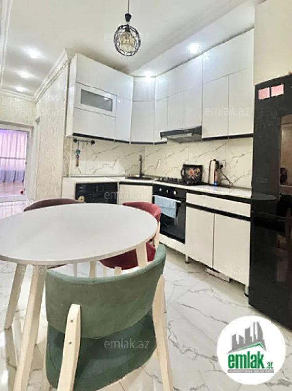 Satılır 2 otaqlı köhnə tikili 90 m²