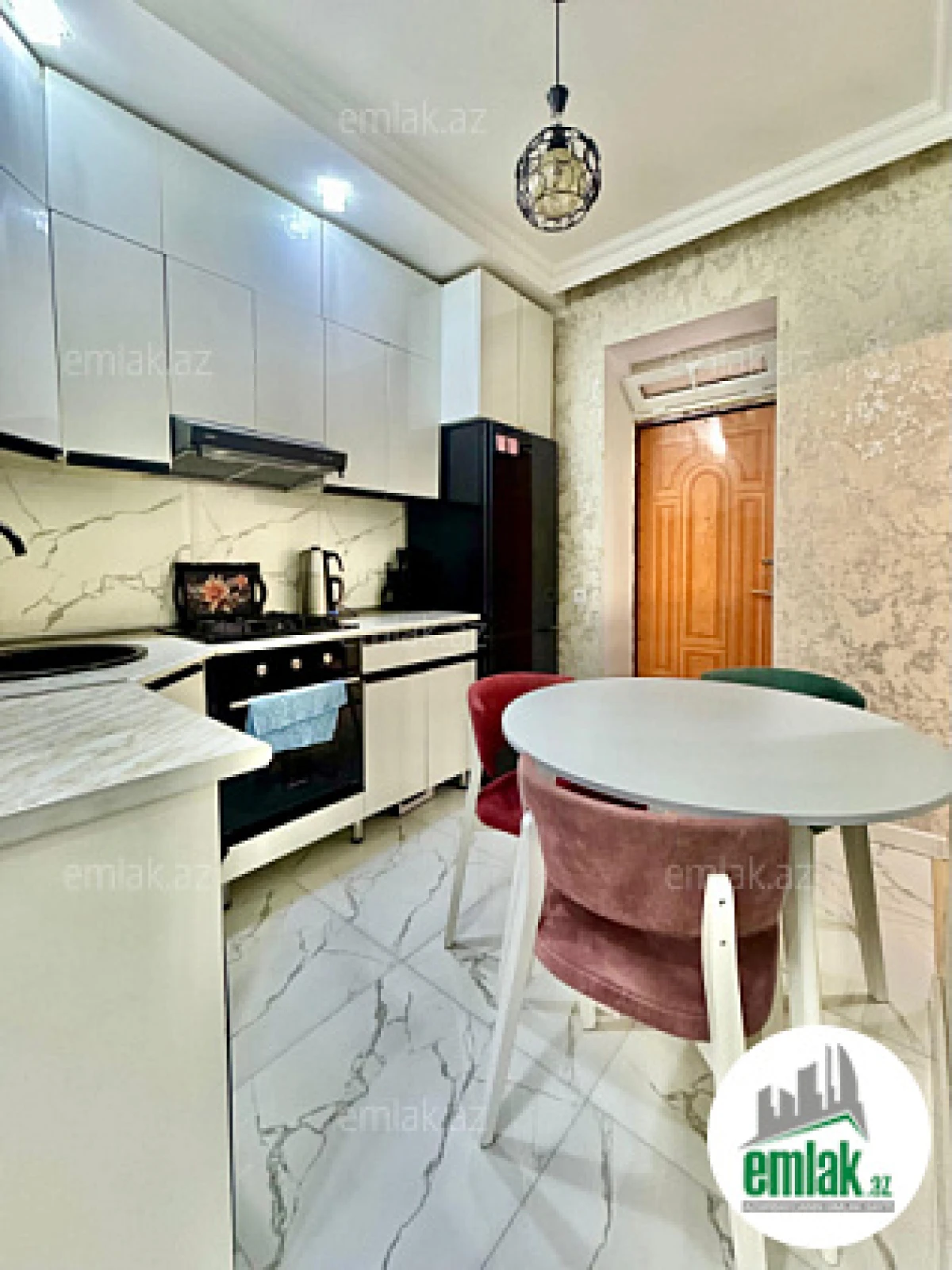 Satılır 2 otaqlı köhnə tikili 90 m²