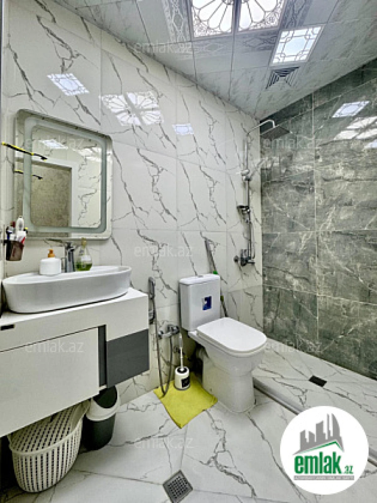 Satılır 2 otaqlı köhnə tikili 90 m²