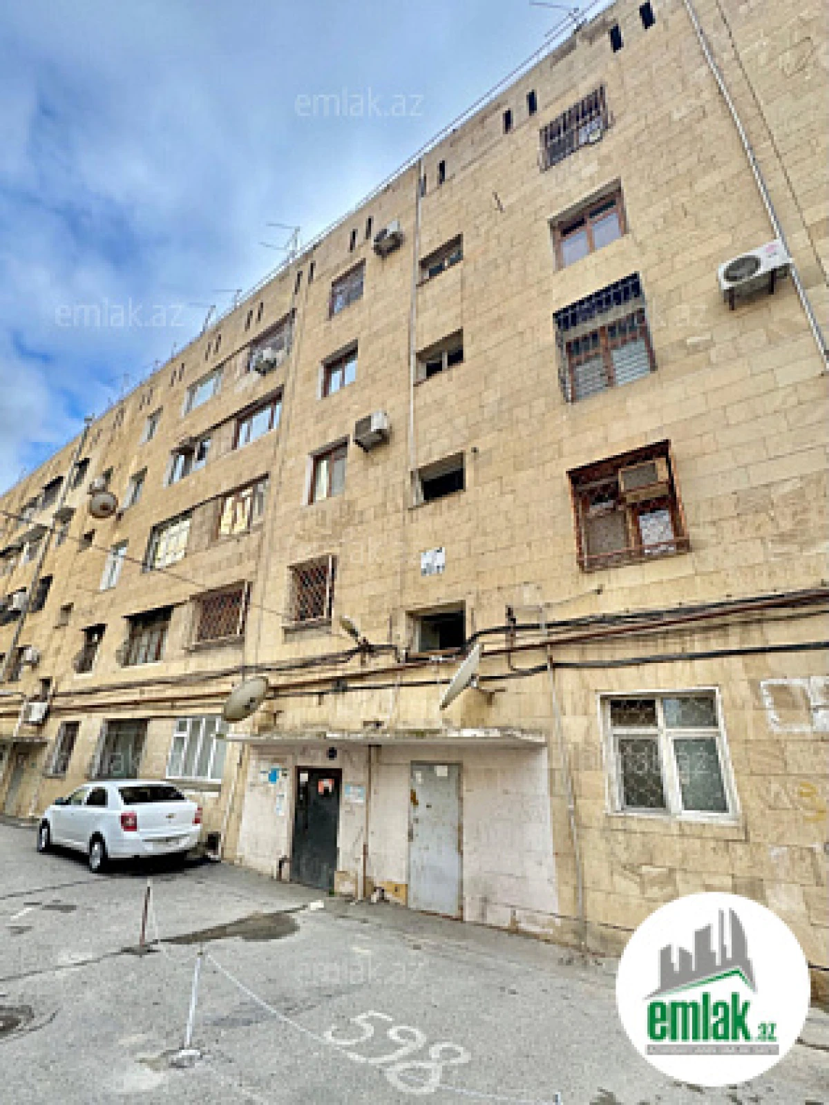 Satılır 2 otaqlı köhnə tikili 90 m²