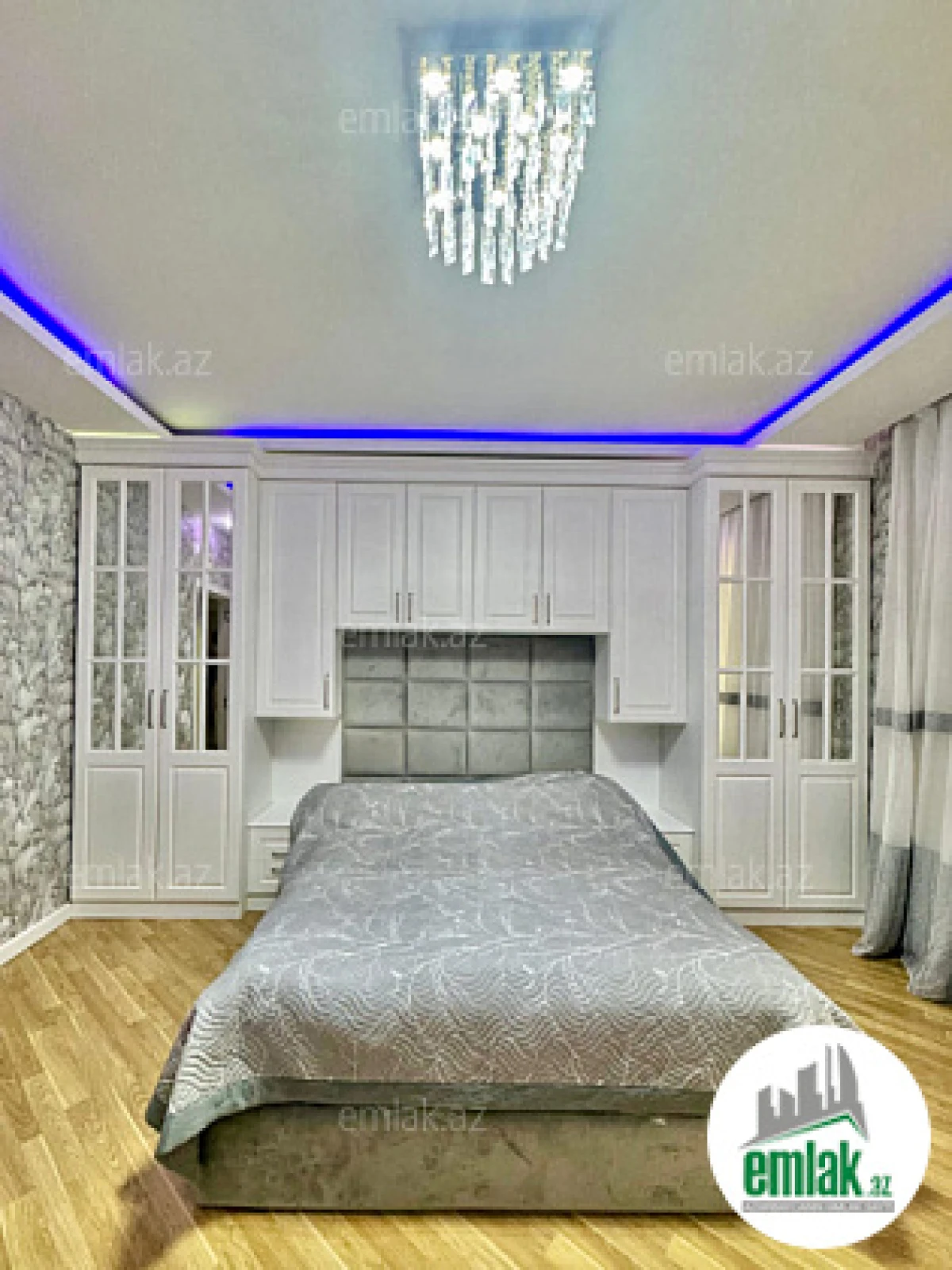 Satılır 2 otaqlı köhnə tikili 90 m²