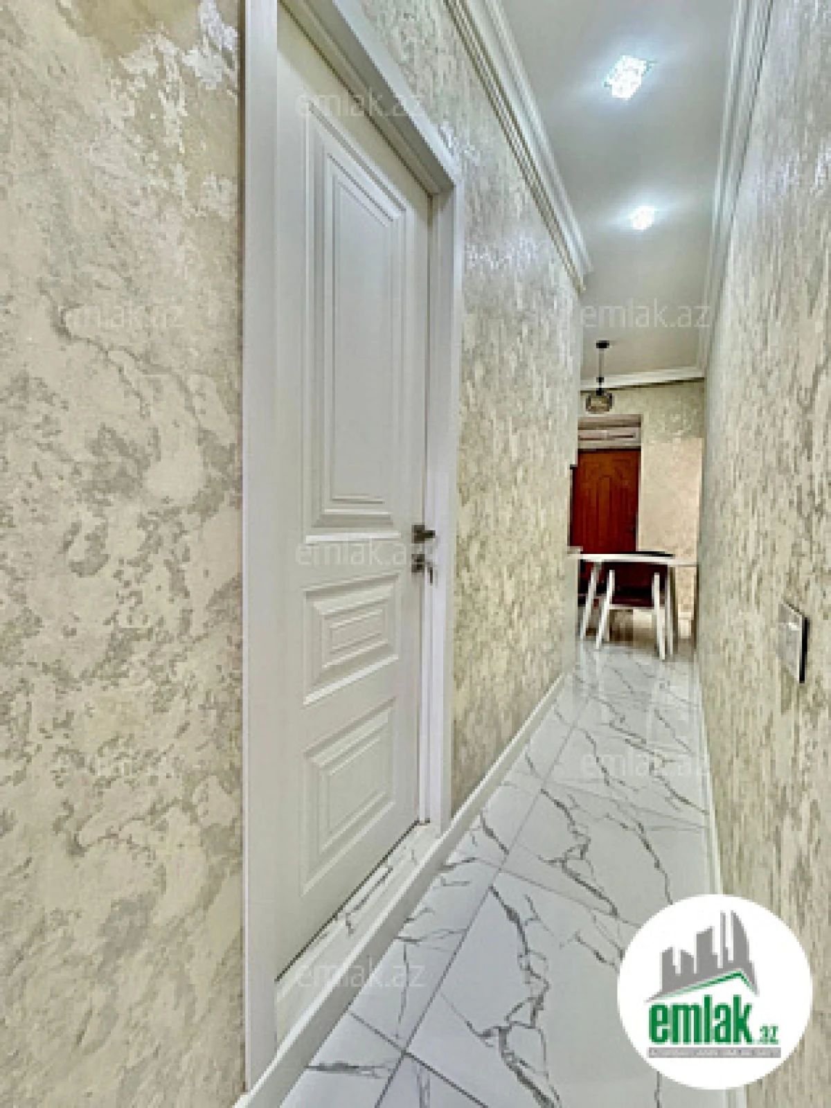 Satılır 2 otaqlı köhnə tikili 90 m²