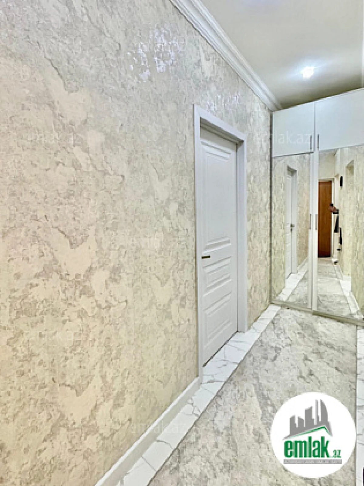 Satılır 2 otaqlı köhnə tikili 90 m²