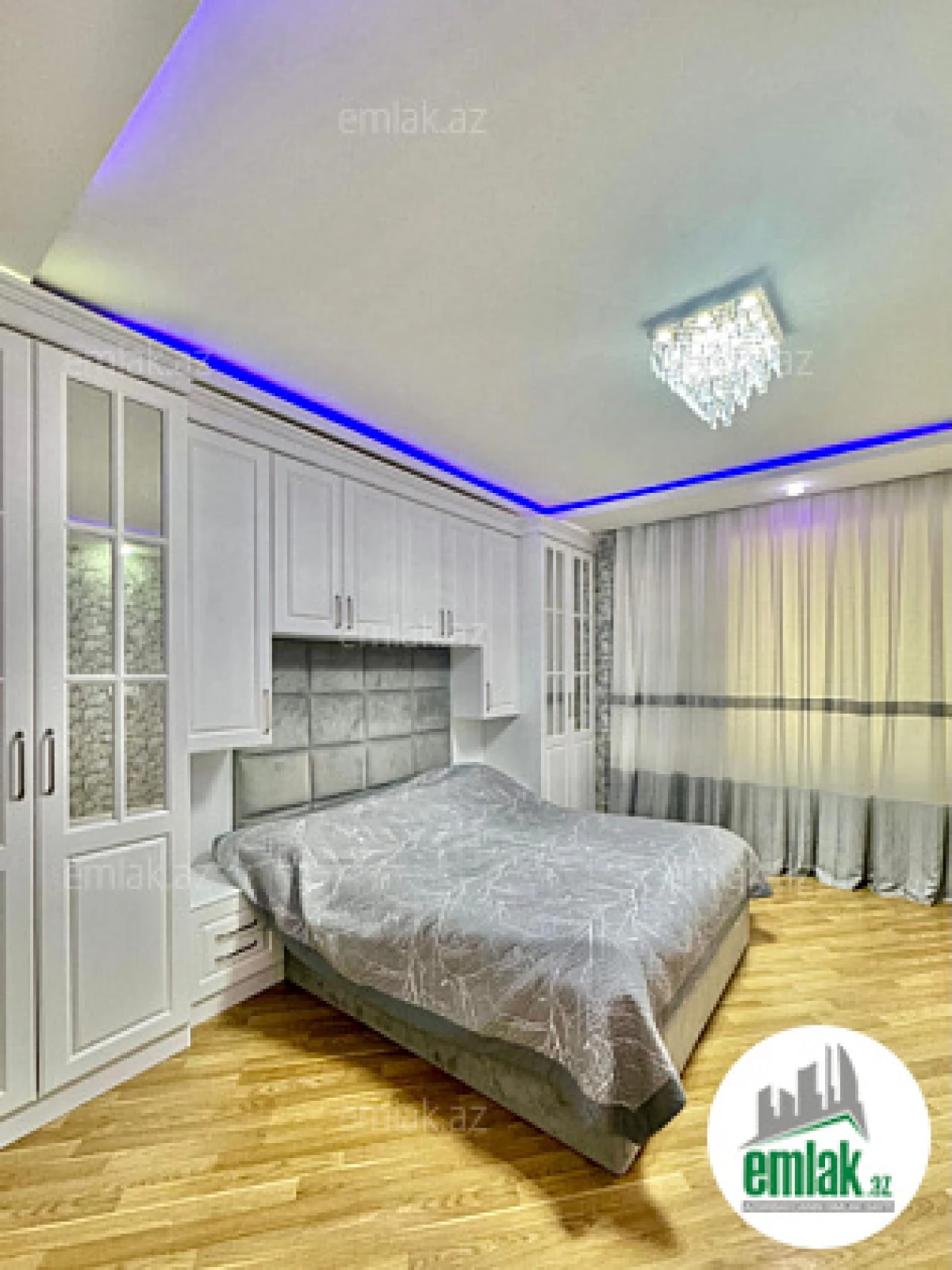 Satılır 2 otaqlı köhnə tikili 90 m²