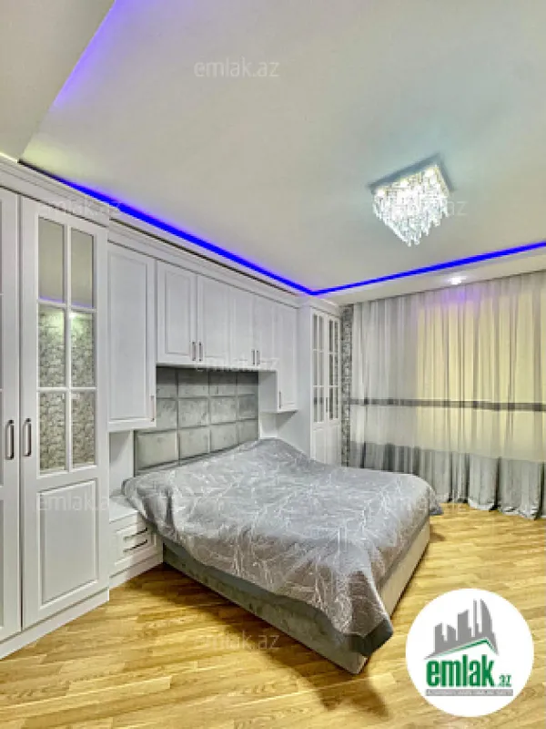 Satılır 2 otaqlı köhnə tikili 90 m²