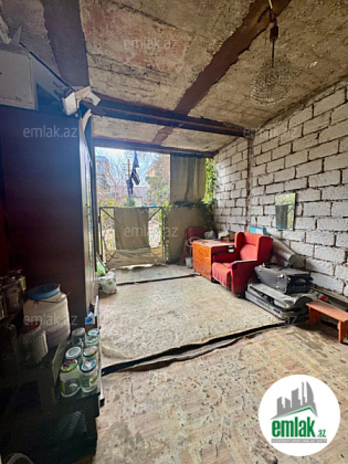 Satılır 2 otaqlı köhnə tikili 90 m²