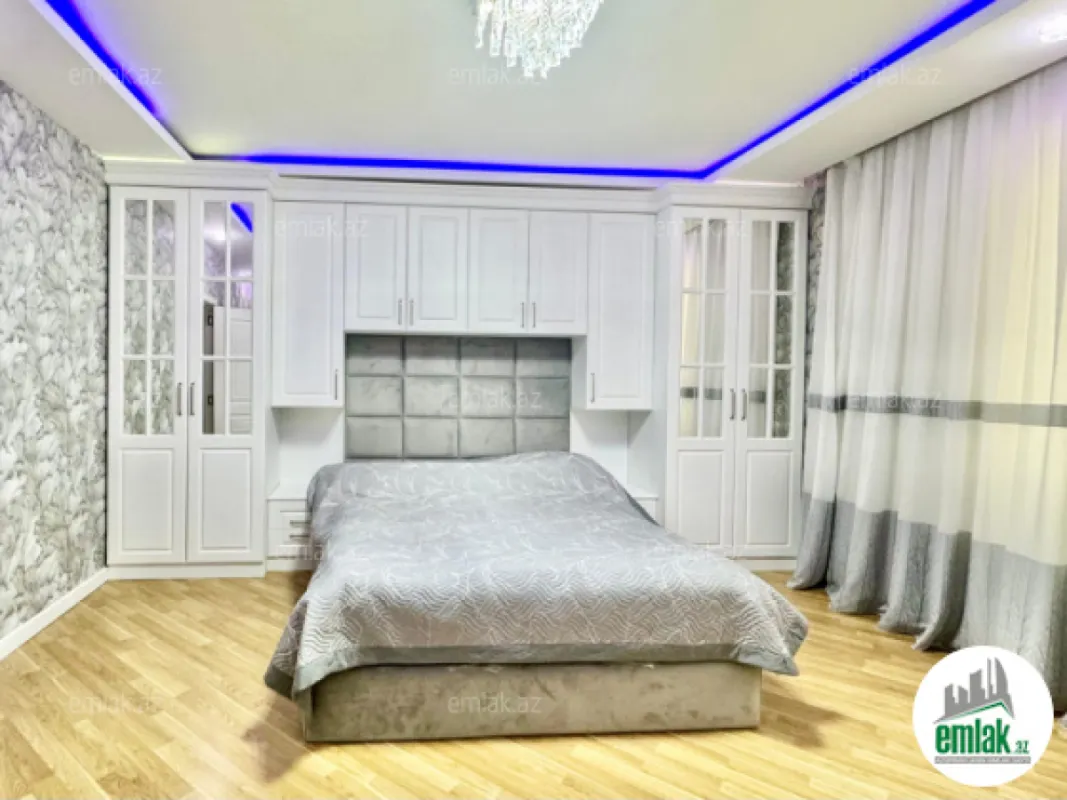 Satılır 2 otaqlı köhnə tikili 90 m²