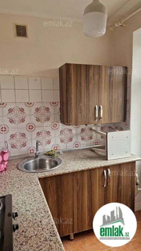 Satılır 1 otaqlı köhnə tikili 45 m²