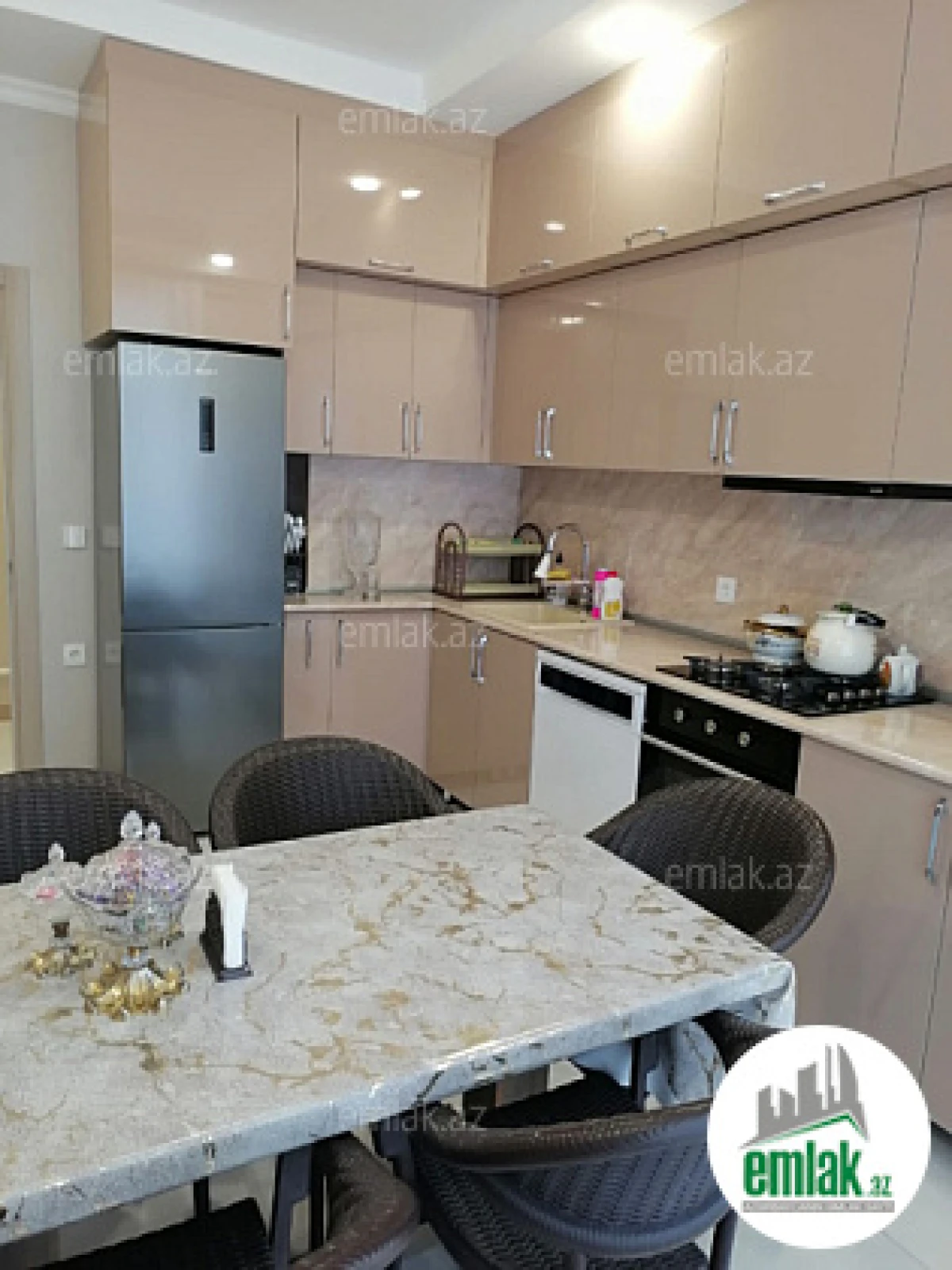 Satılır 2 otaqlı yeni tikili 82 m²