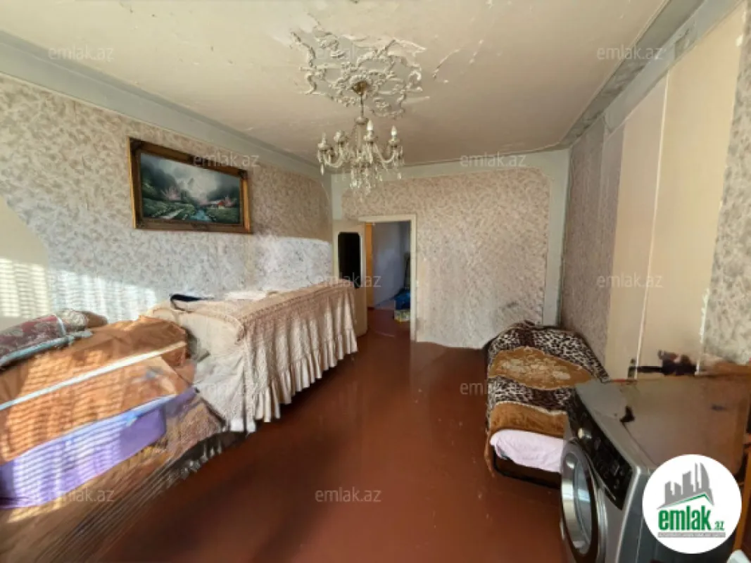 Satılır 4 otaqlı köhnə tikili 110 m²