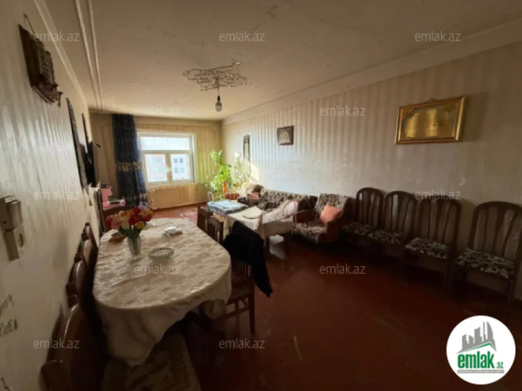 Satılır 4 otaqlı köhnə tikili 110 m²