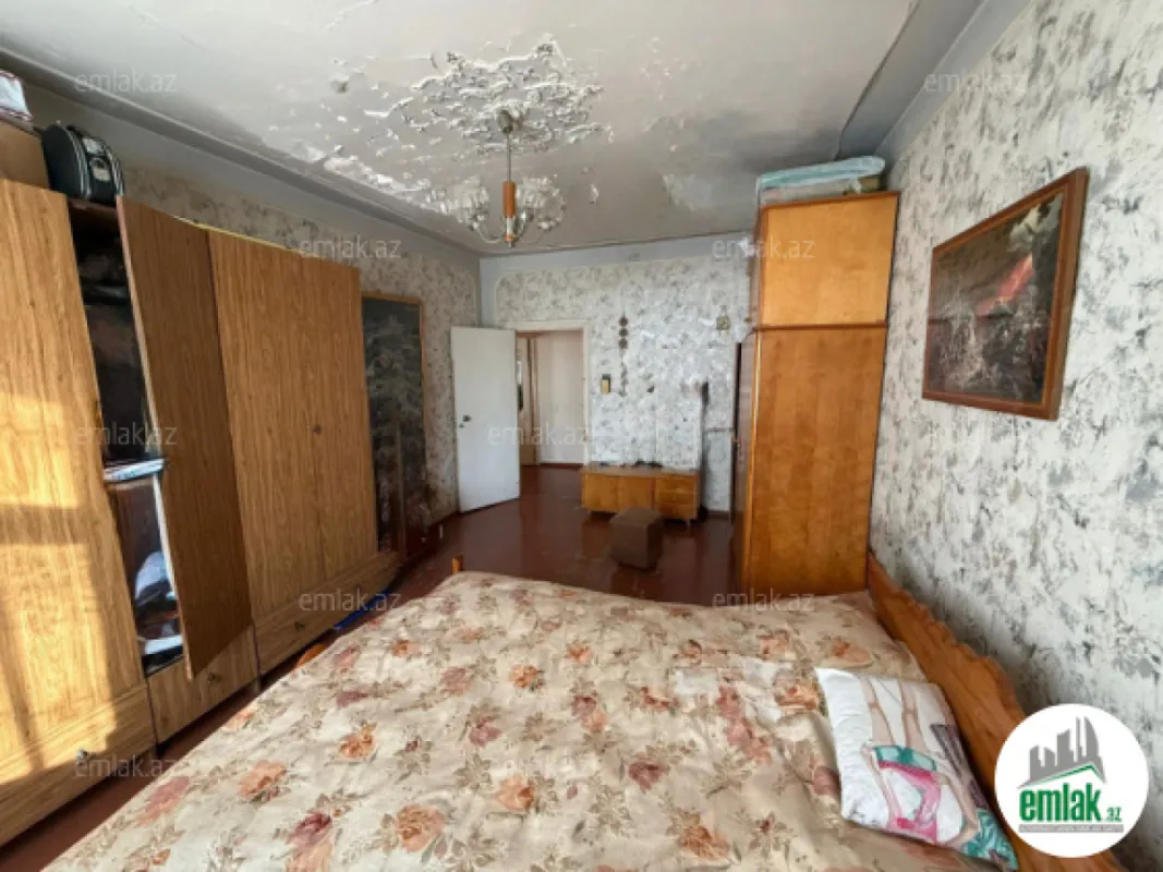 Satılır 4 otaqlı köhnə tikili 110 m²