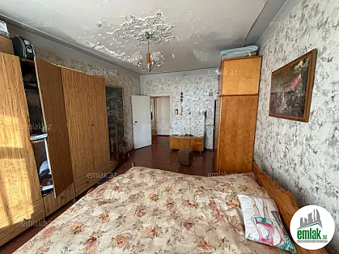 Satılır 4 otaqlı köhnə tikili 110 m²