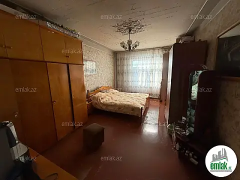 Satılır 4 otaqlı köhnə tikili 110 m²