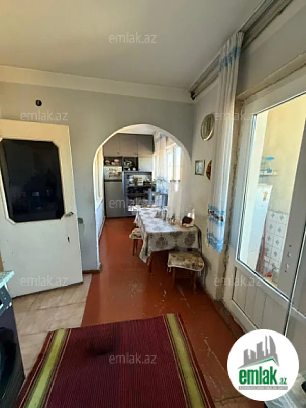 Satılır 4 otaqlı köhnə tikili 110 m²
