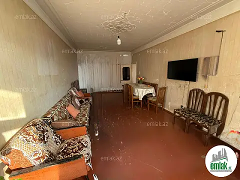 Satılır 4 otaqlı köhnə tikili 110 m²