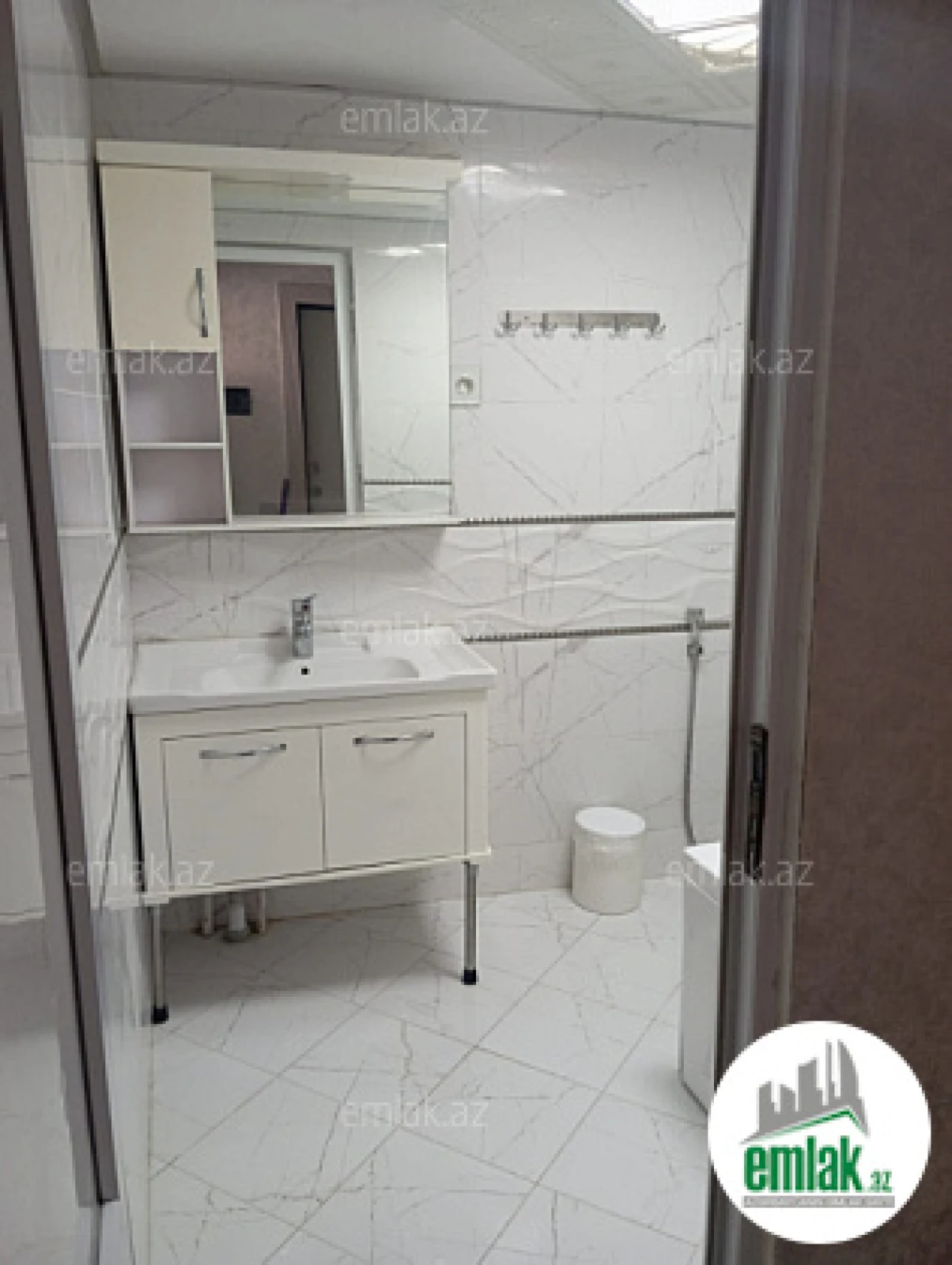 Satılır 4 otaqlı köhnə tikili 100 m²