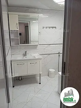 Satılır 4 otaqlı köhnə tikili 100 m²