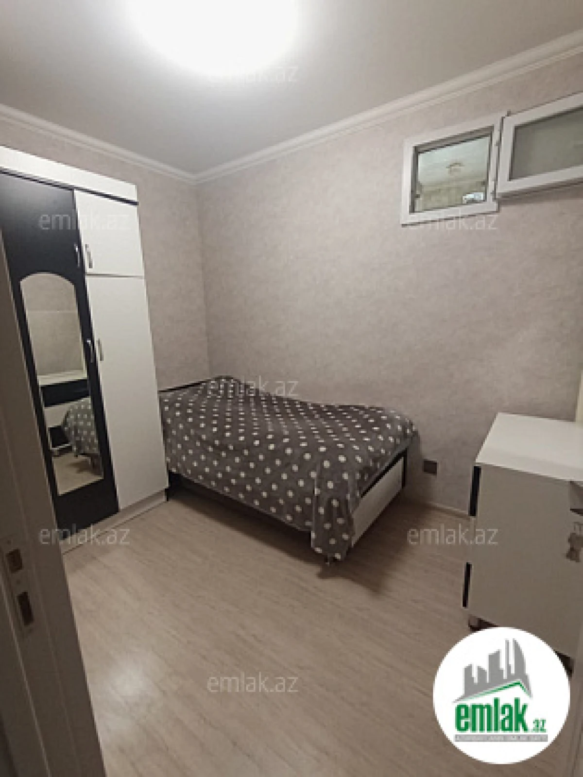 Satılır 4 otaqlı köhnə tikili 100 m²